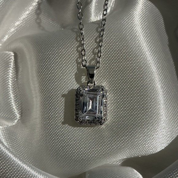 Gorgeous Radiant Cut CZ Diamond solitaire pendant necklace - Picture 5 of 16